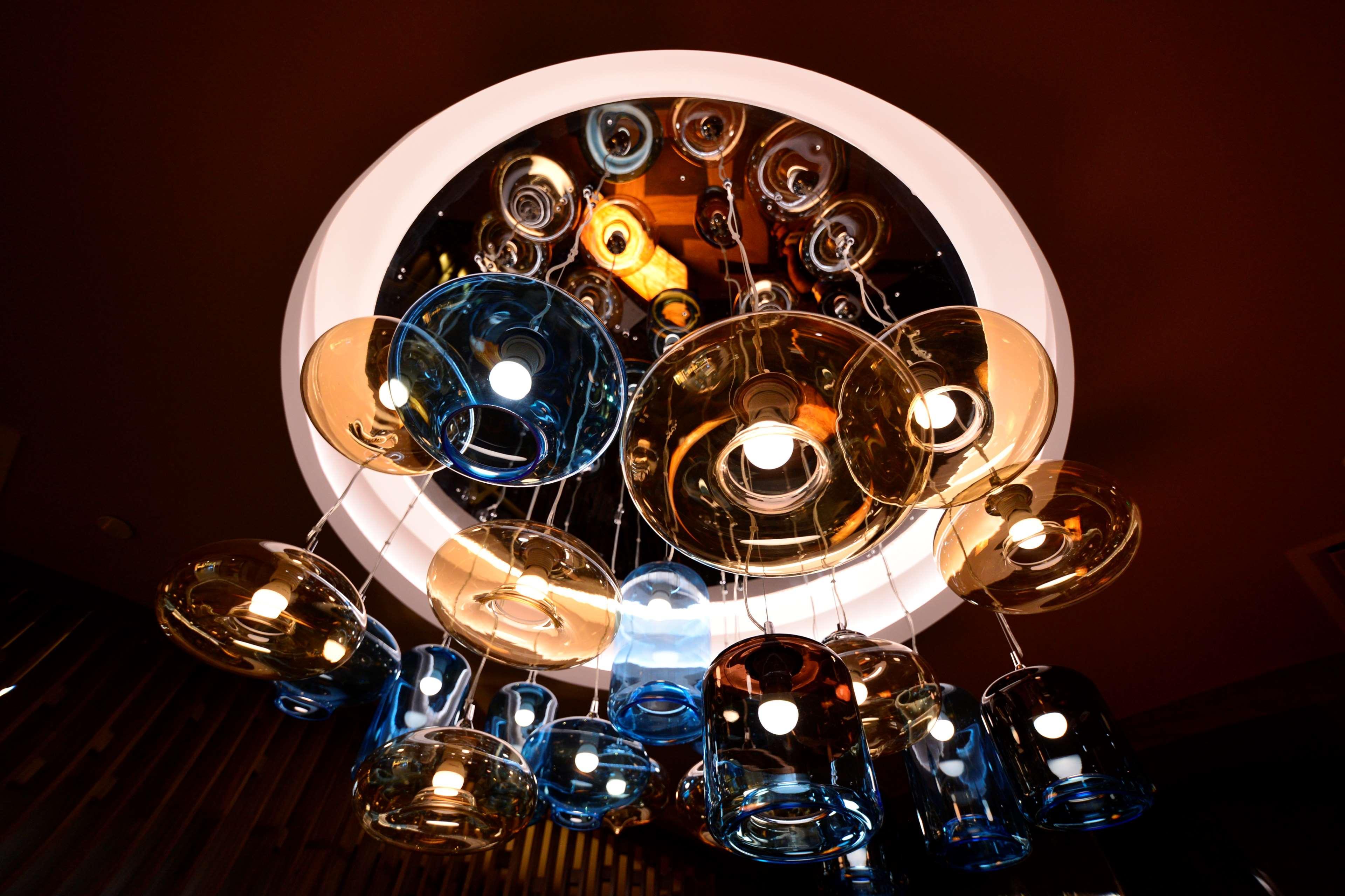 Radisson Blu Hotel Ereván Exterior foto A chandelier