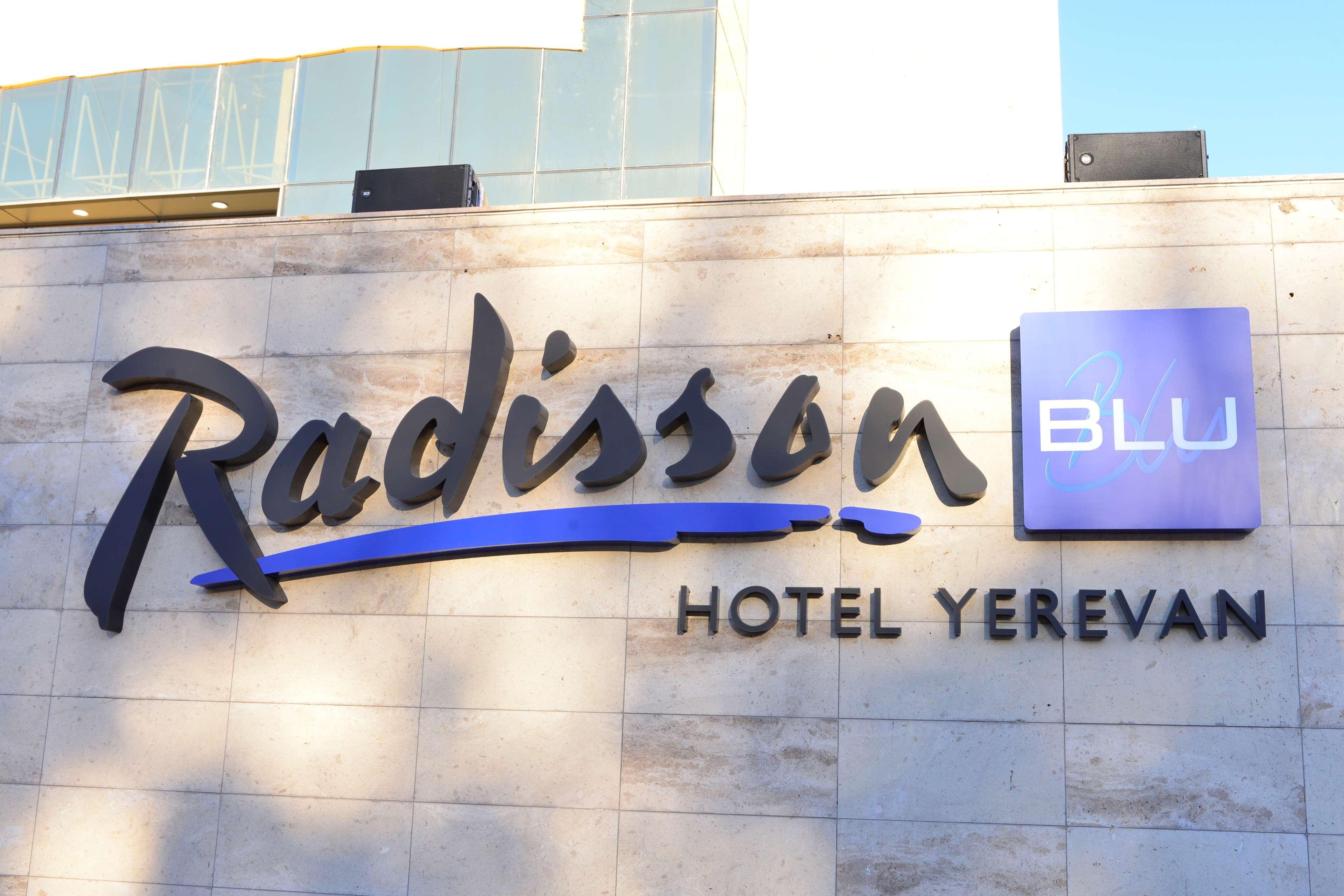 Radisson Blu Hotel Ereván Exterior foto Radisson Blu Hotel Yerevan