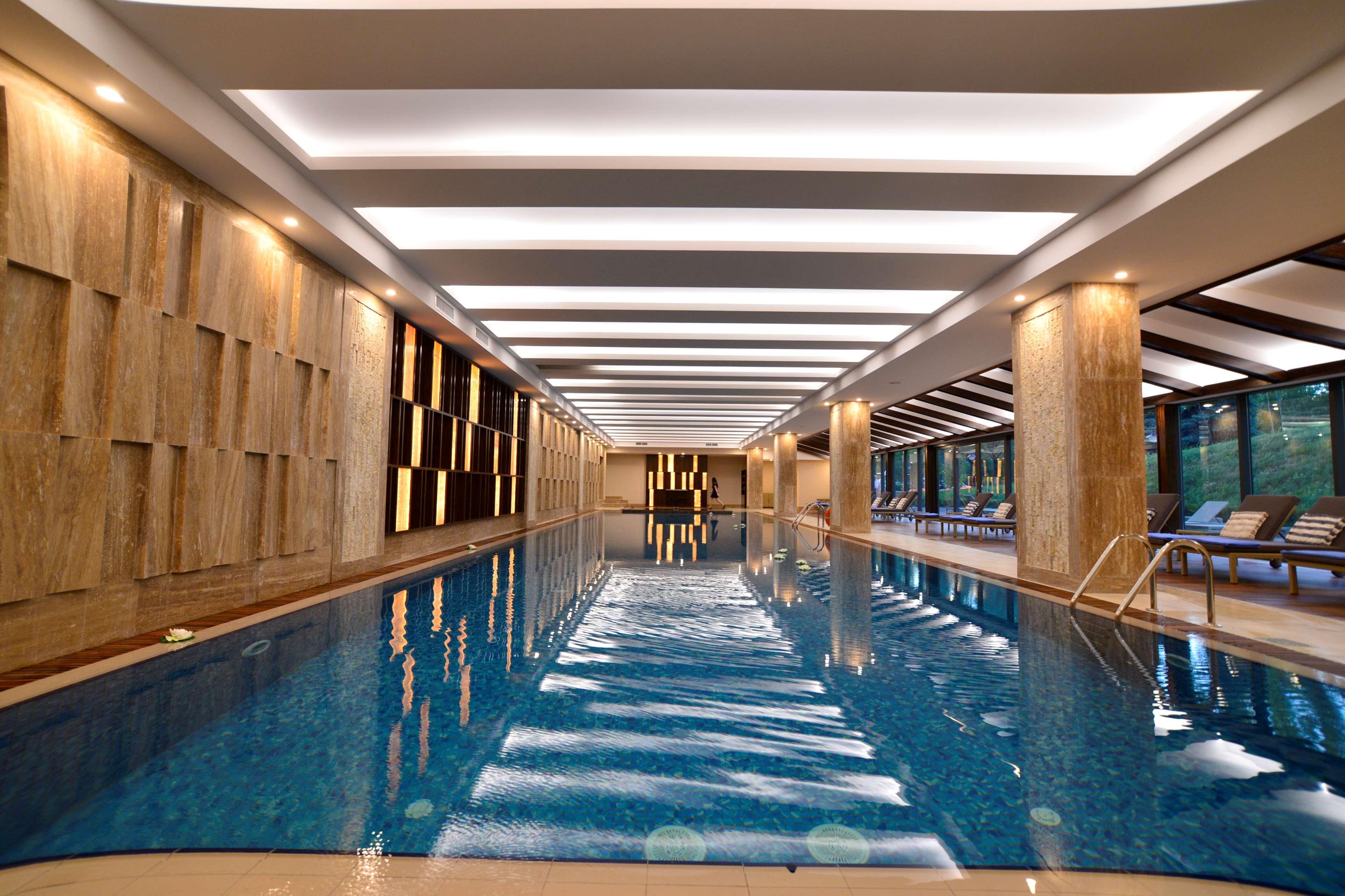 Radisson Blu Hotel Ereván Exterior foto The indoor pool
