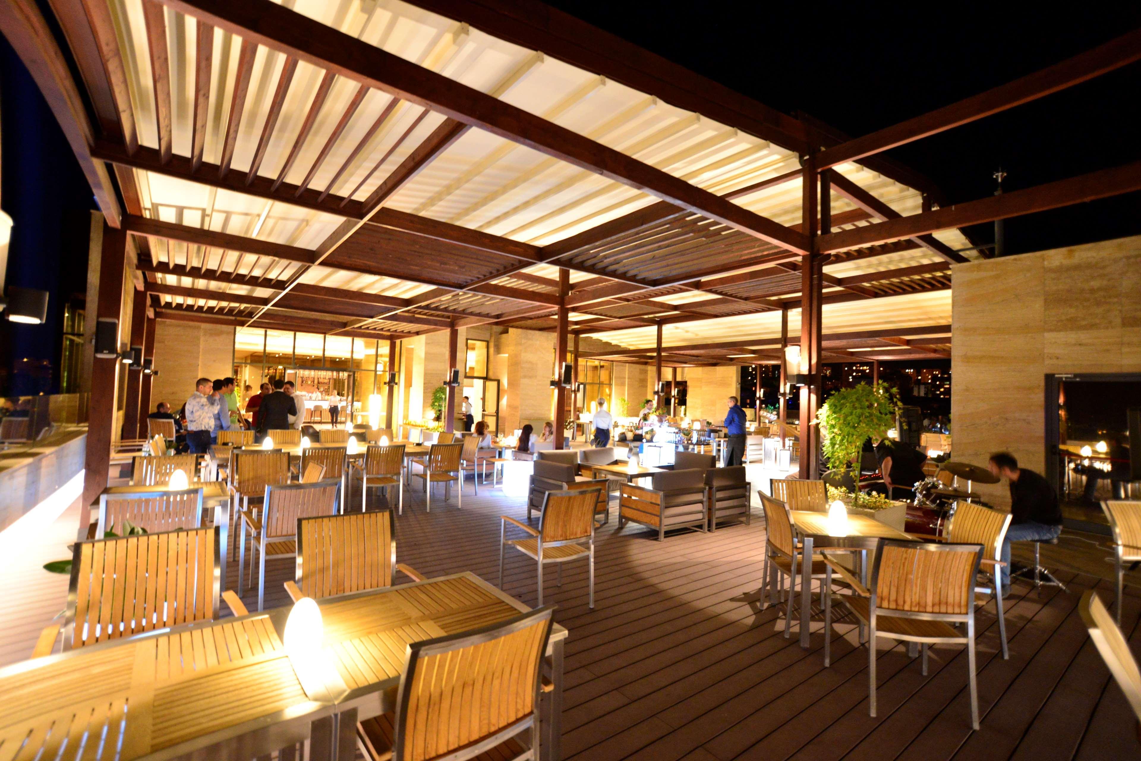 Radisson Blu Hotel Ereván Exterior foto The Terrace