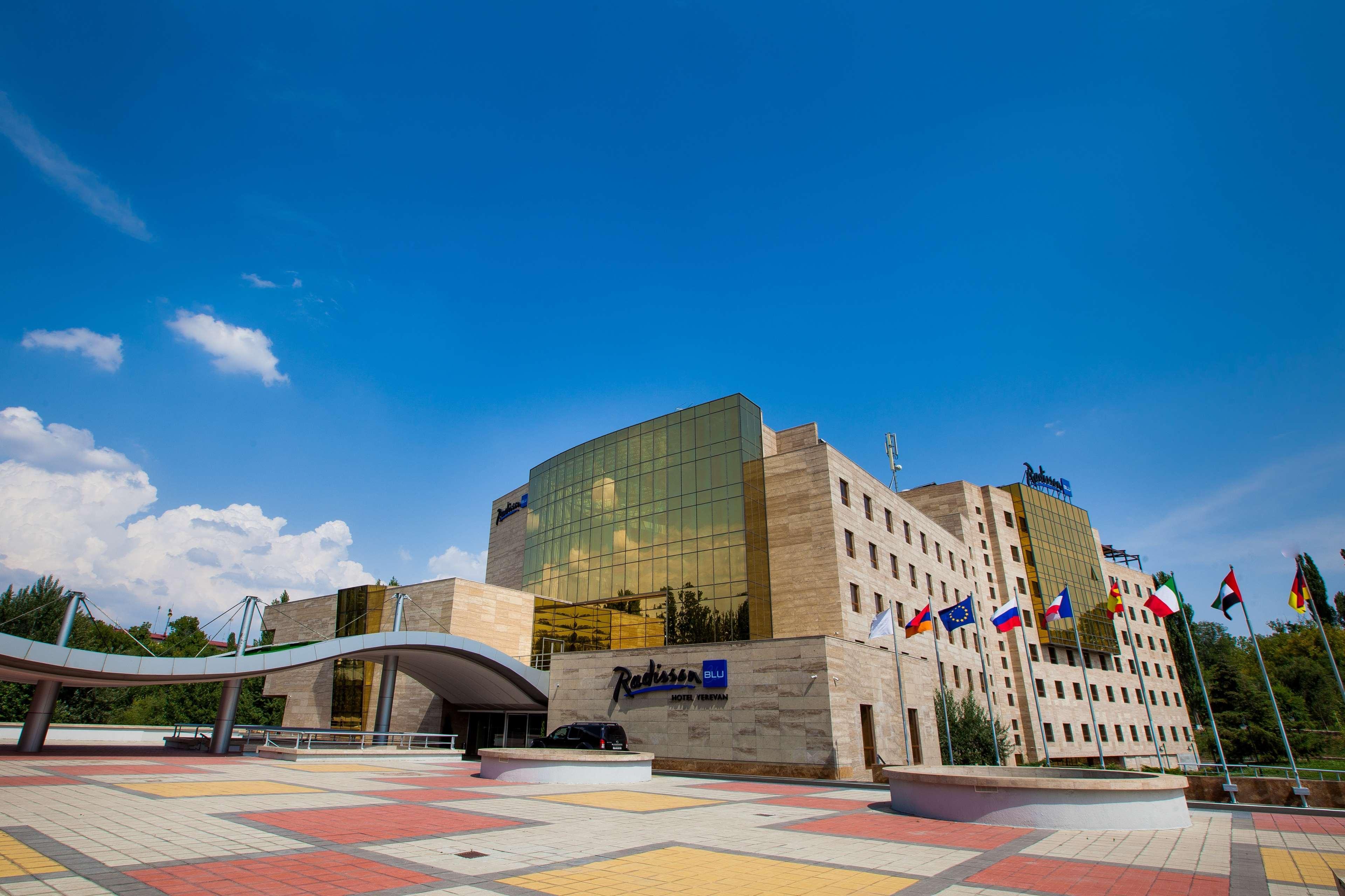 Radisson Blu Hotel Ereván Exterior foto The European University of Sofia