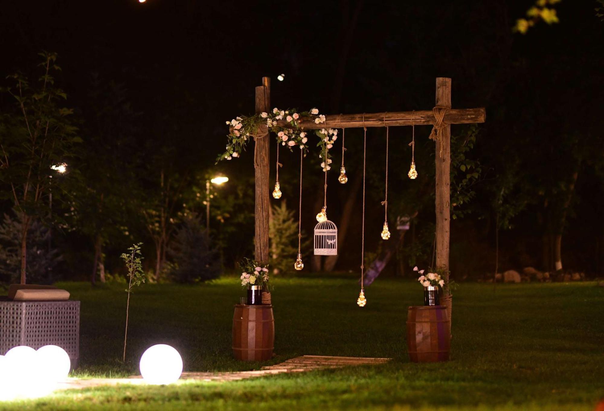 Radisson Blu Hotel Ereván Exterior foto Wedding arch